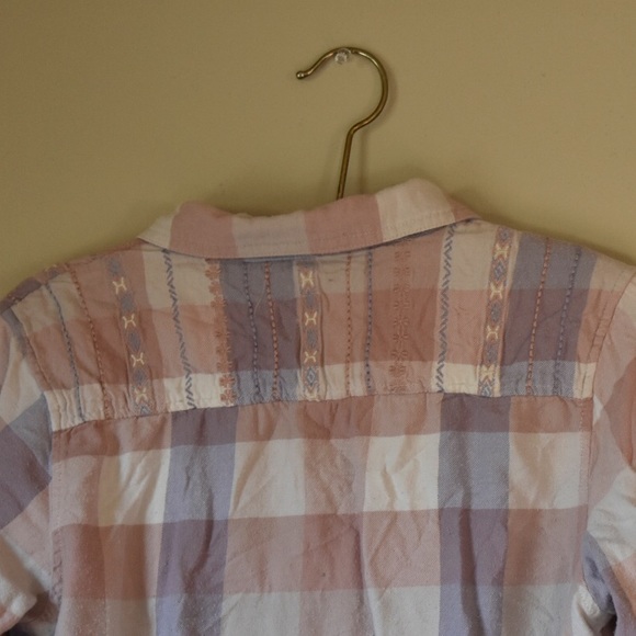 Maurice’s Light Pink/ Light Purple Pattern Flannel - Picture 2 of 6